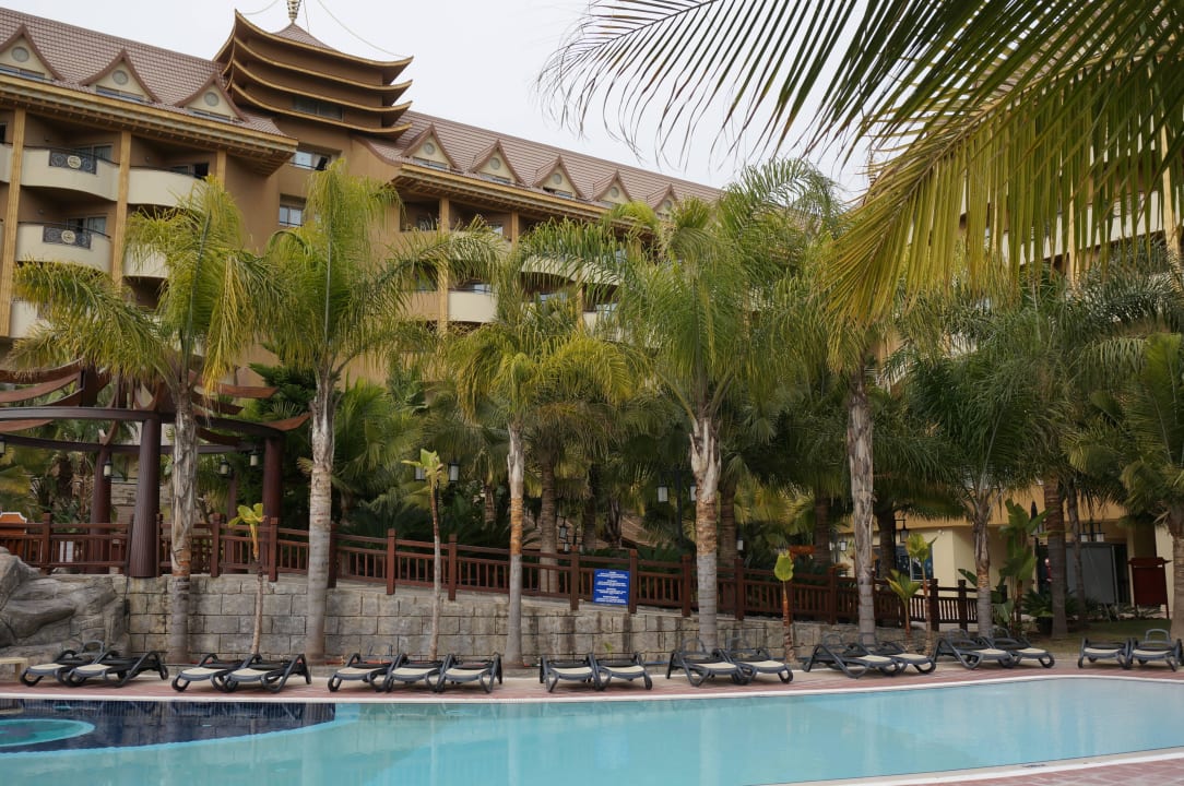 Garten mit Pool Hotel Royal Dragon