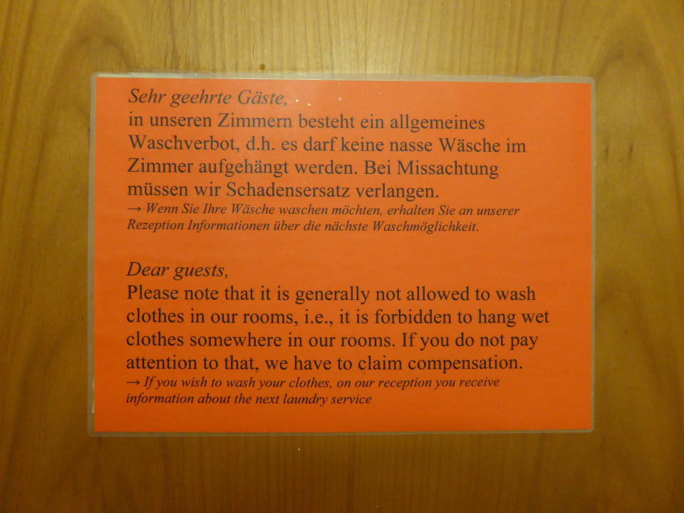 Hinweisschild Bad??? Boutique Hotel Germania