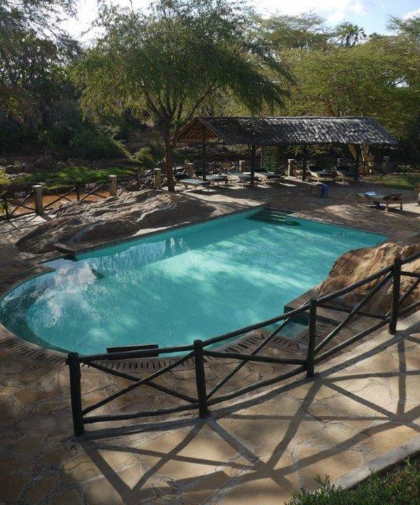 Poolanlage Man Eaters Camp/Lodge