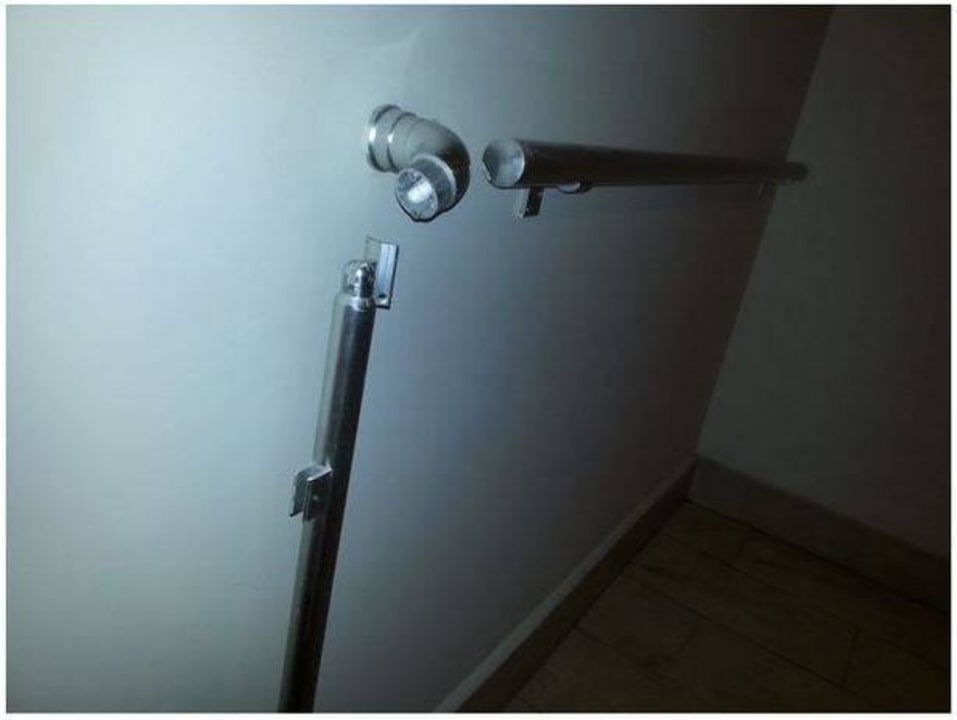 Defektes Treppengeländer Aufgang Schwimmbadseite Voyage Belek Golf & Spa