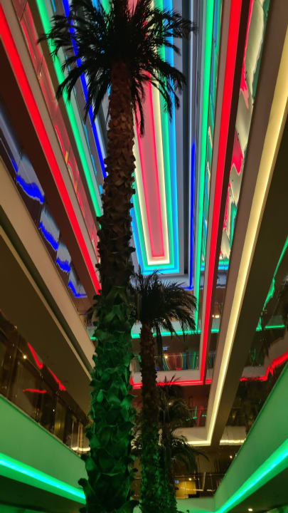 Lobby Azura Deluxe Resort & Spa Hotel