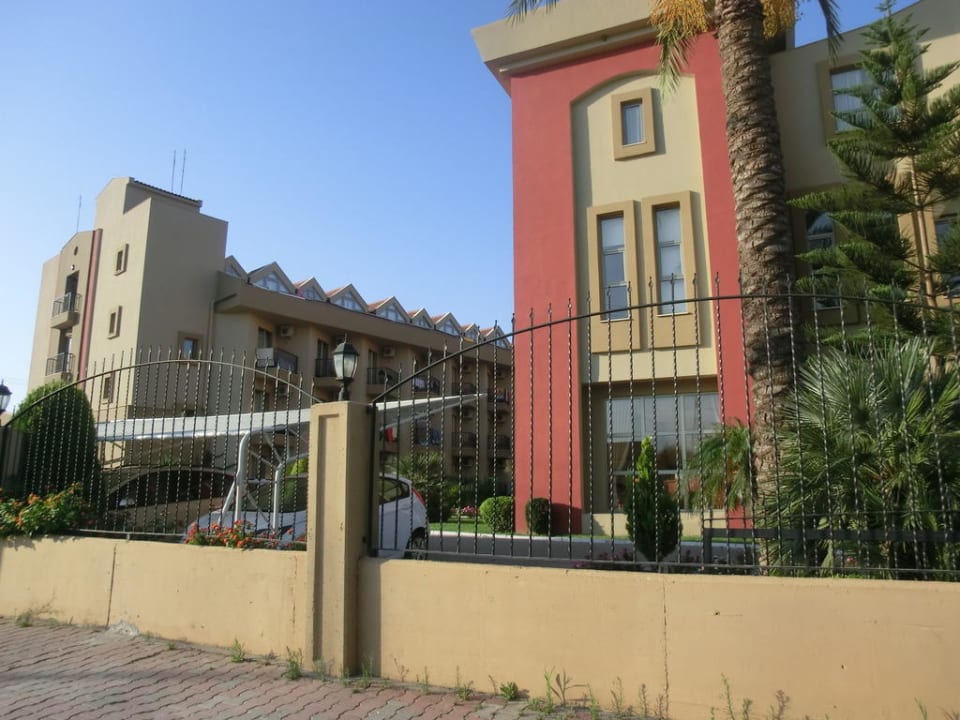 Haupteingang Hotel Victory Resort