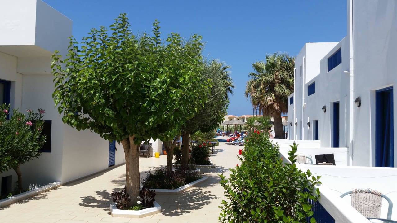 Blick in Richtung Poolanlage Hotel Hara Ilios Village