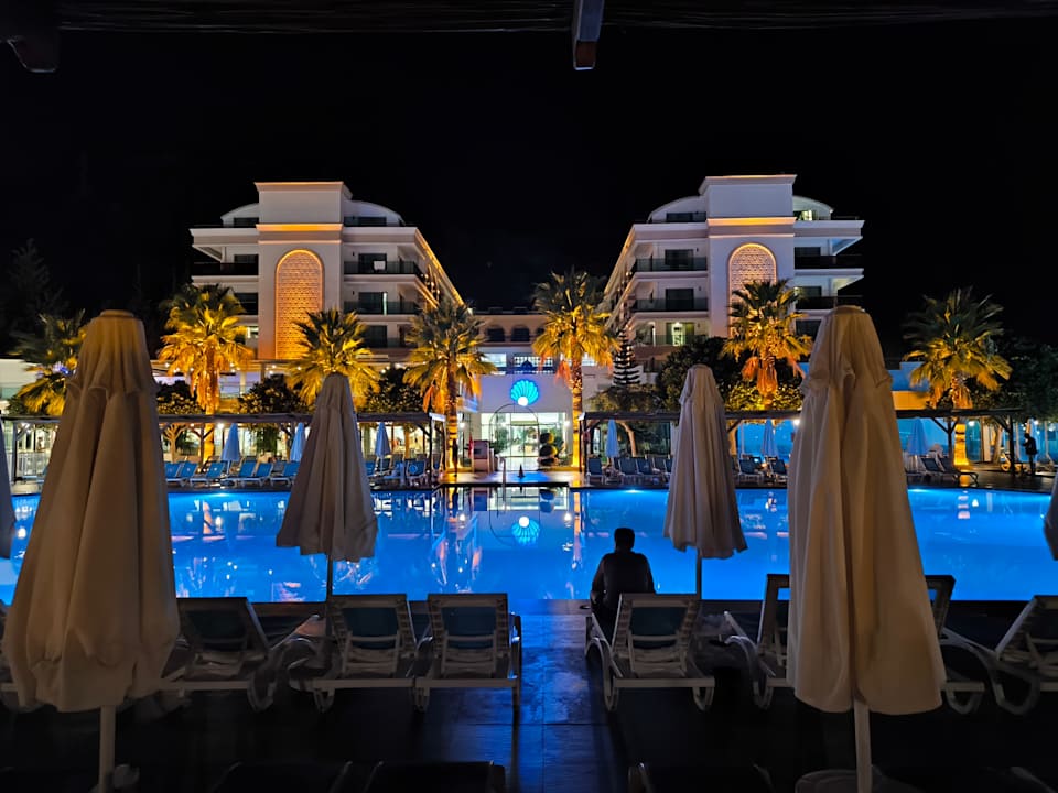 Außenansicht Dosinia Luxury Resort