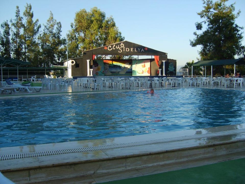 im Hotel der große Pool Club Sidelya Hotel
