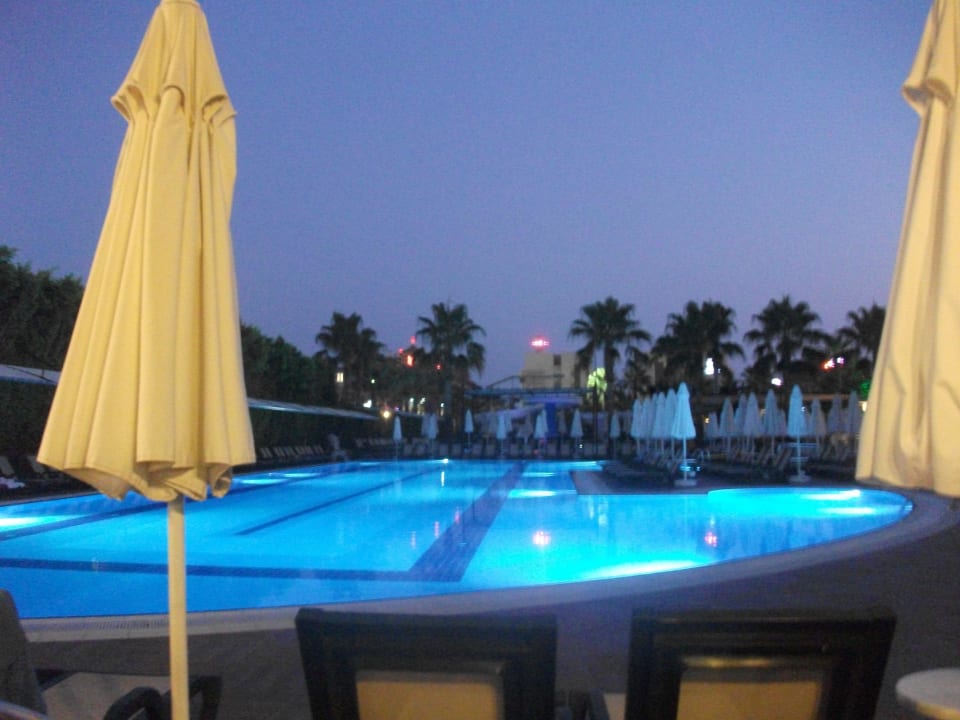 Der große Pool Hane Family Resort