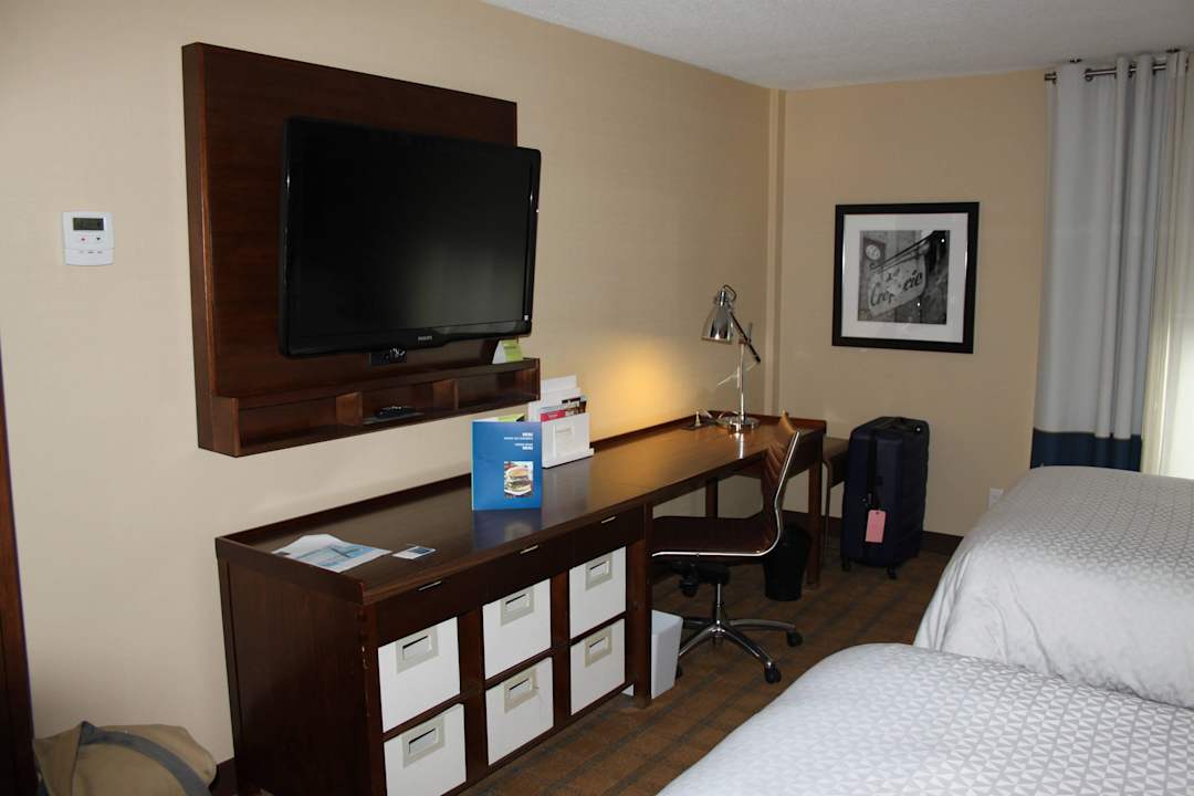 Blick ins Zimmer Hotel Four Points by Sheraton & Conference Centre Gatineau