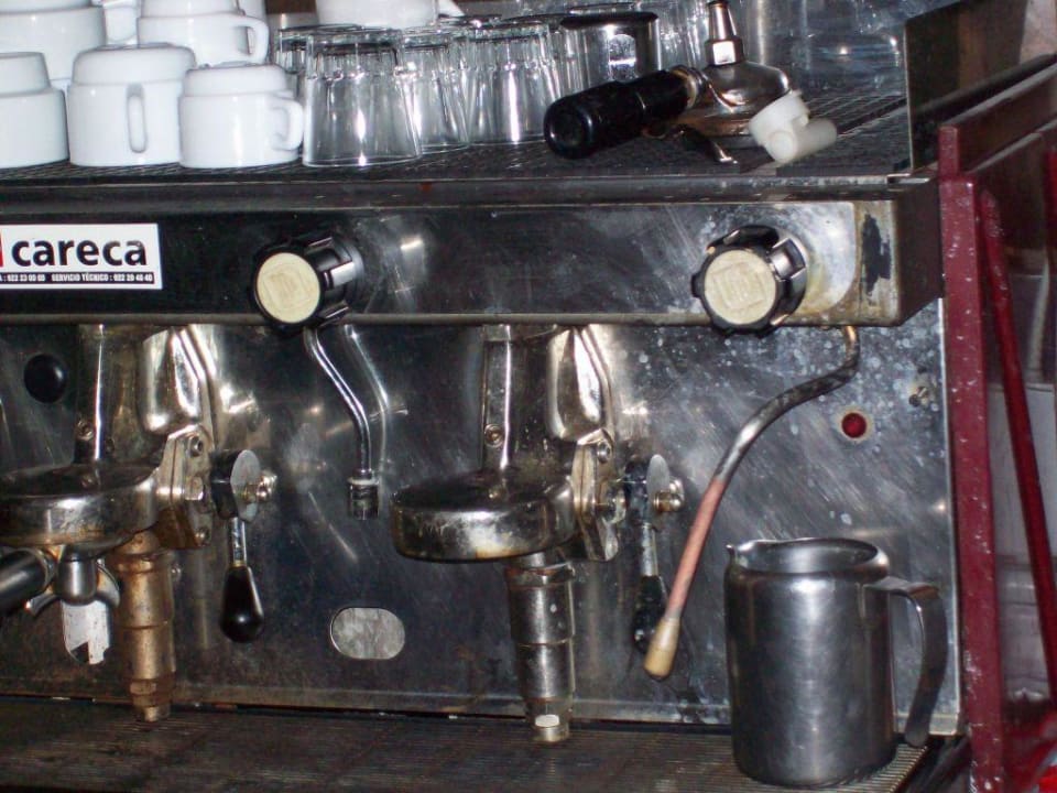 Verdreckte Kaffeemaschine im Sun Club Sun Club Playa del Ingles