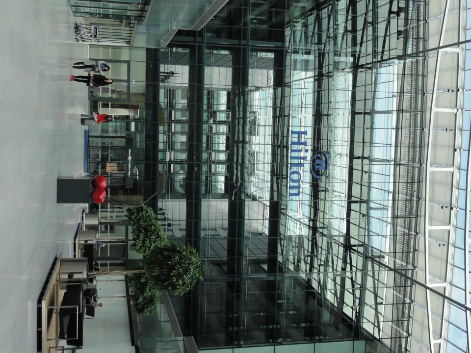 Eingang Hilton Frankfurt Airport