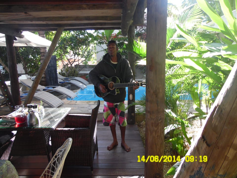 Unser Skipper und Musikant Jerry Villa Seewoo