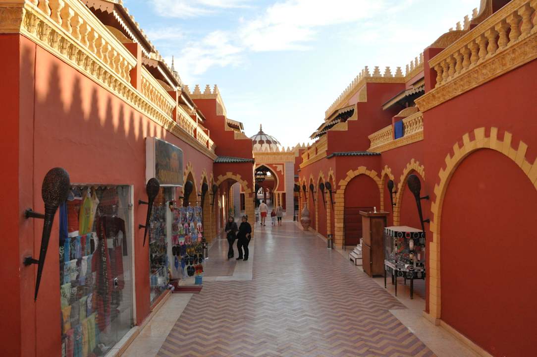 Центральная улица отеля Pickalbatros Alf Leila Wa Leila Resort - Neverland Hurghada