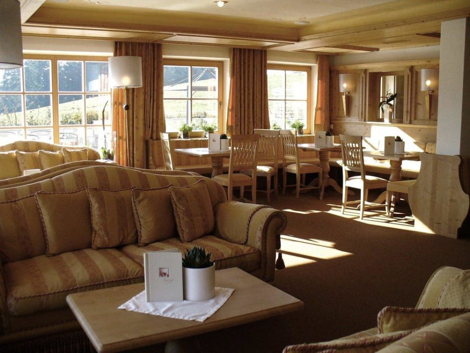 Lobby Hotel Alpen Tesitin