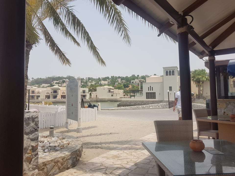 Strand The Cove Rotana Resort