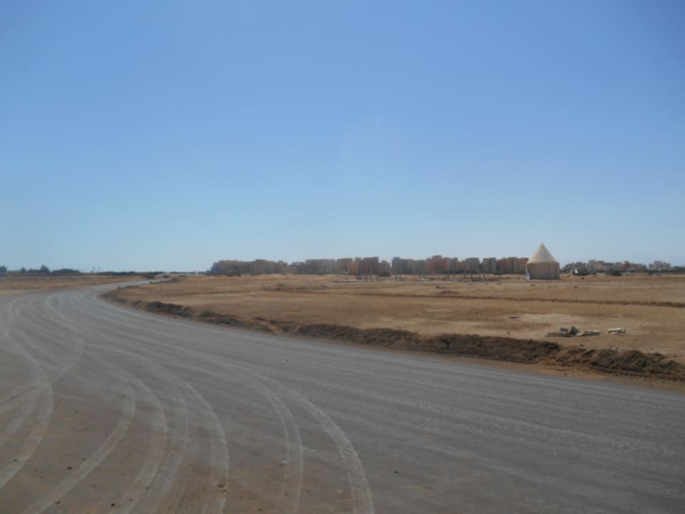 Zufahrt zum Hotel Strand Three Corners Rihana Resort Deluxe