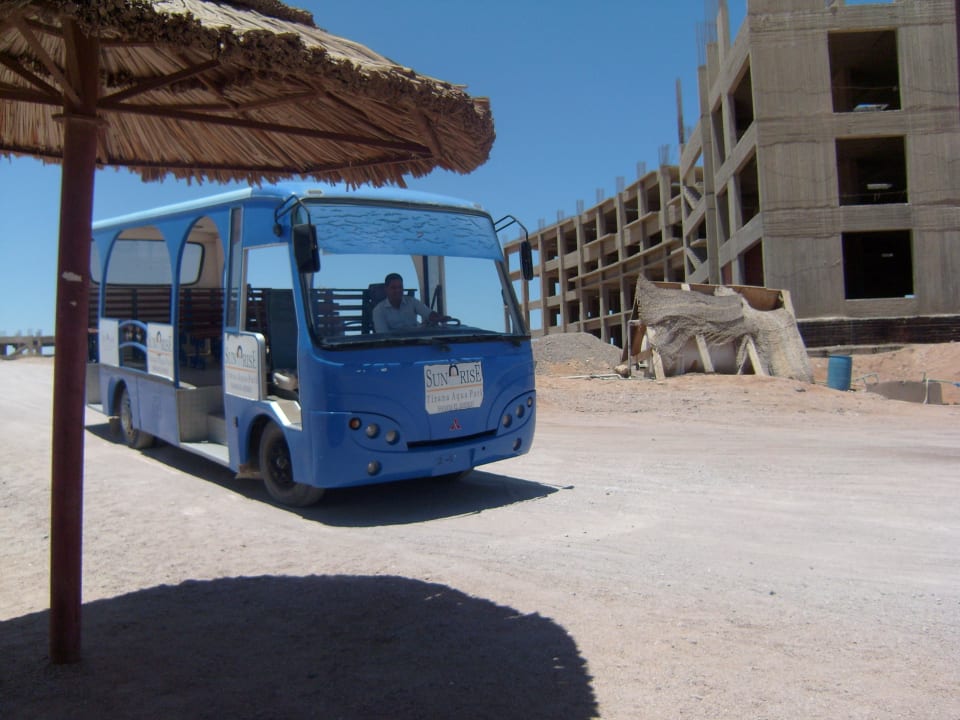 Autobus hotelowy - plażowy Tirana Aqua Park Resort
