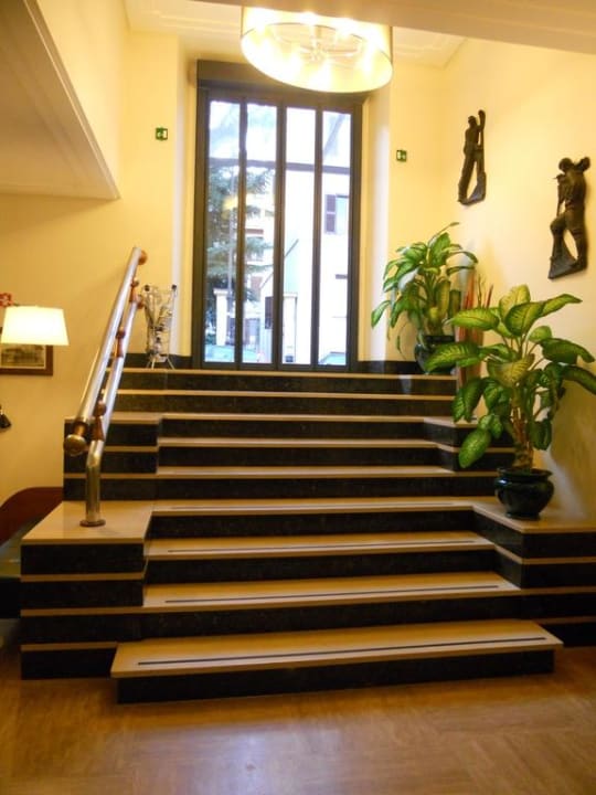 Eingang Hotel Relais 6 Via Tolmino