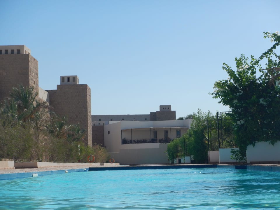 Villa Pool mit Blick auf Bar Fort Arabesque Resort, Spa & Villas