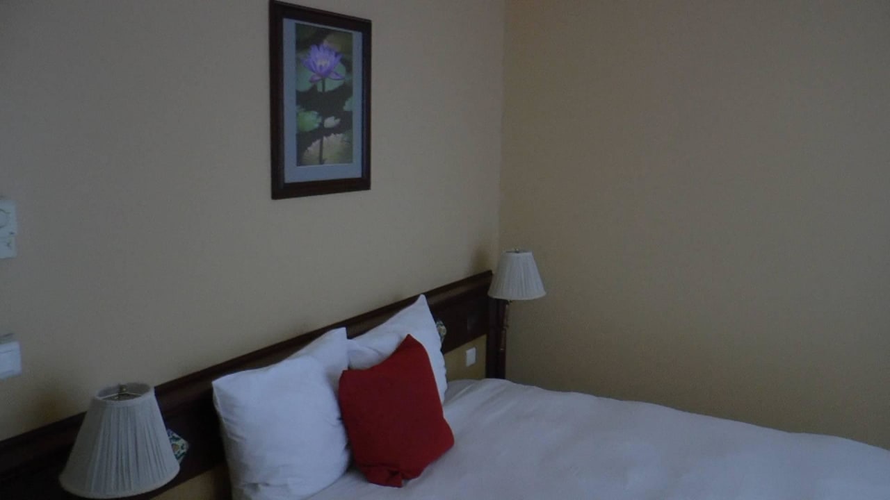 Blick auf das Doppelbett Novus Plaza Hodelpa