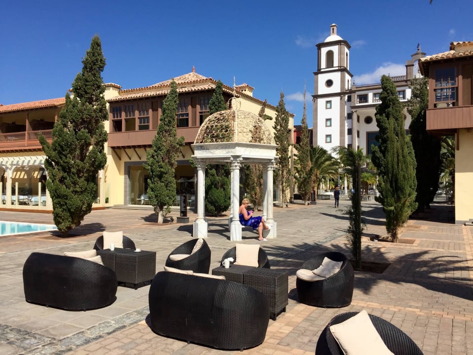 Der schöne Marktplatz Lopesan Villa del Conde Resort & Thalasso