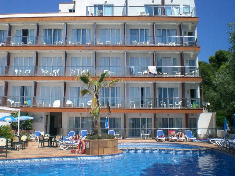 Vista de las habitaciones desde la piscina Hotel Clumba