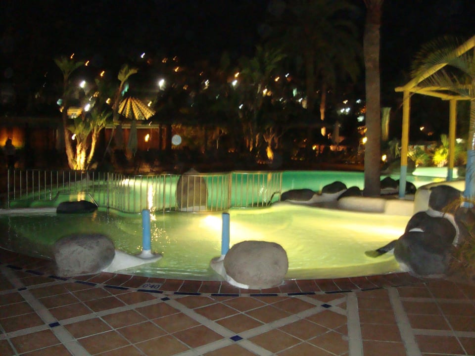 Poolansicht Corallium Beach by Lopesan Hotels - Adults only