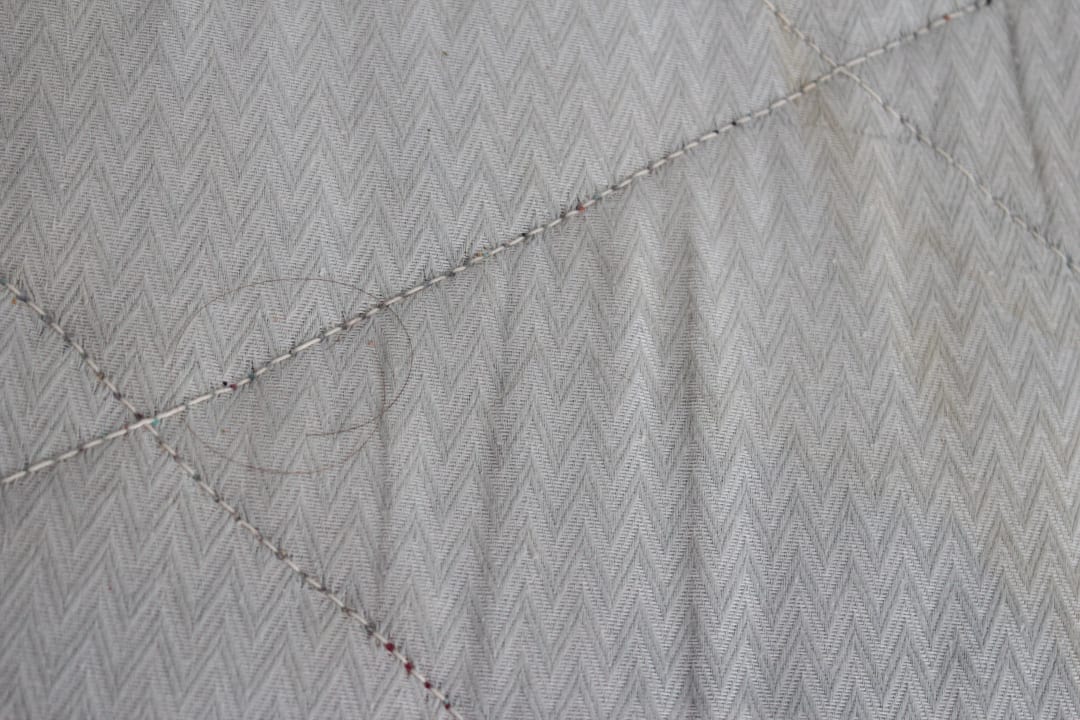 Haare auf Matratze Hotel Astris Sun