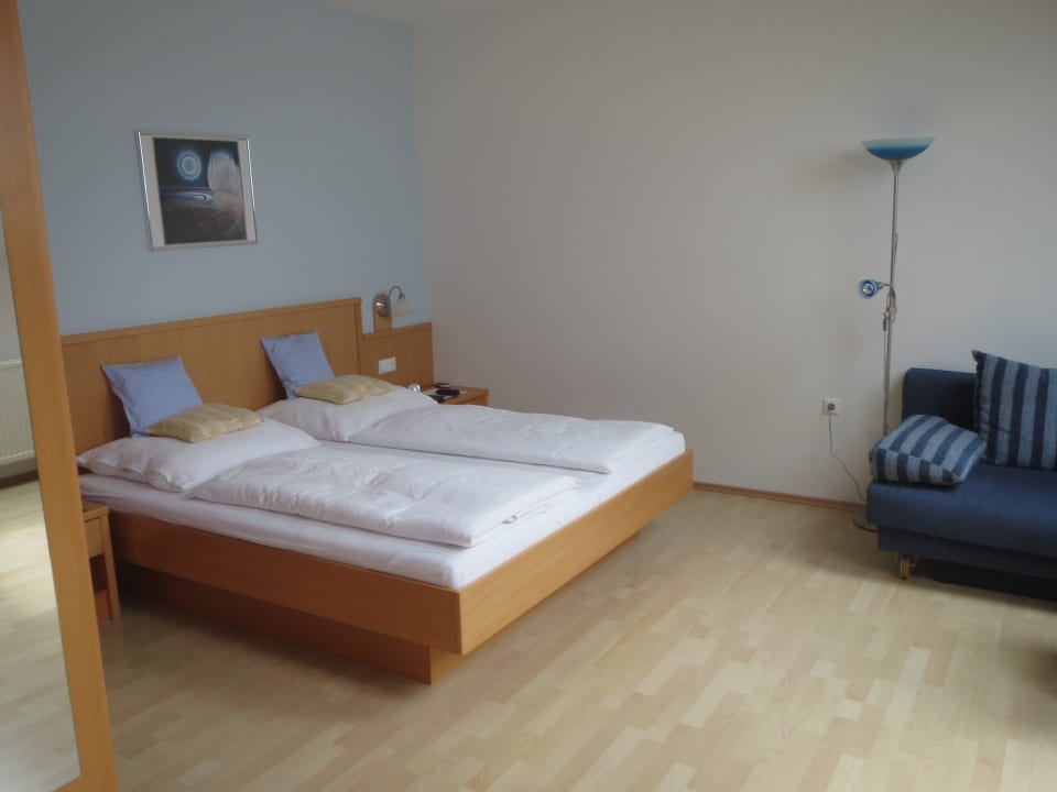 Schlafseite des Zimmers Gästehaus Urbarialhof