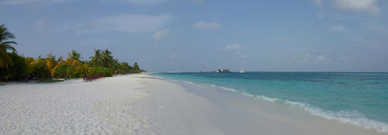 Strand Südseite Kuredu Island Resort & Spa