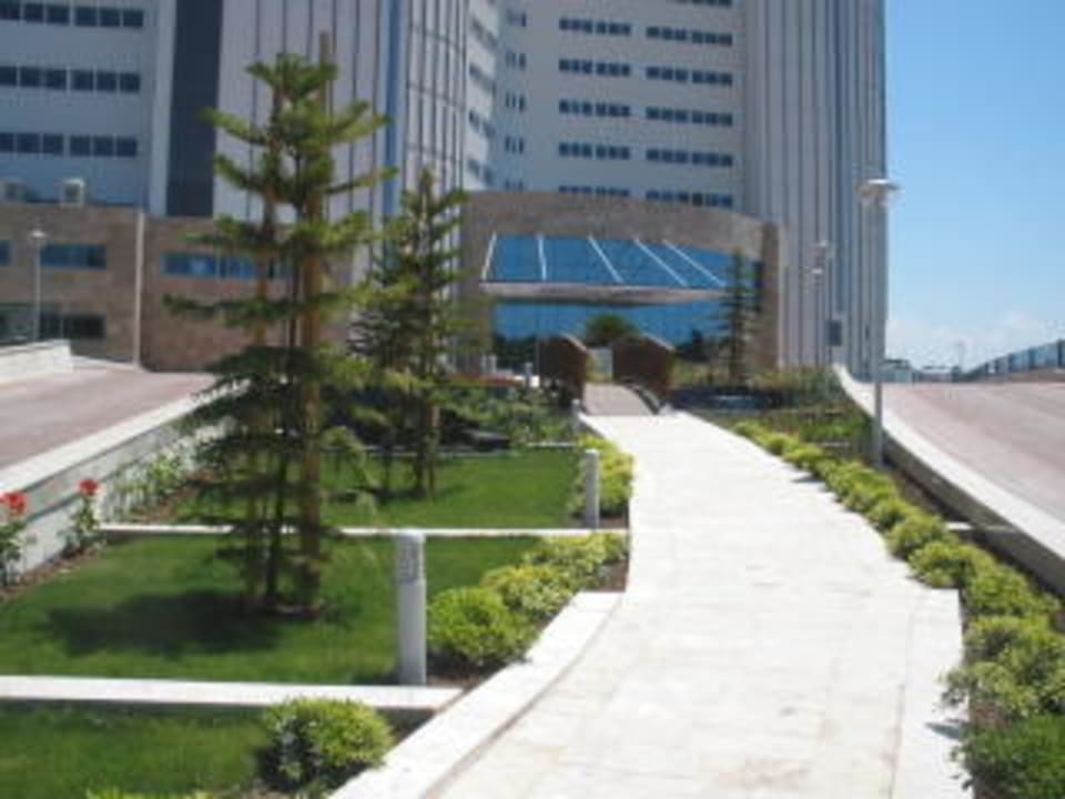 Weg zum Hoteleingang Venosa Beach Resort & Spa