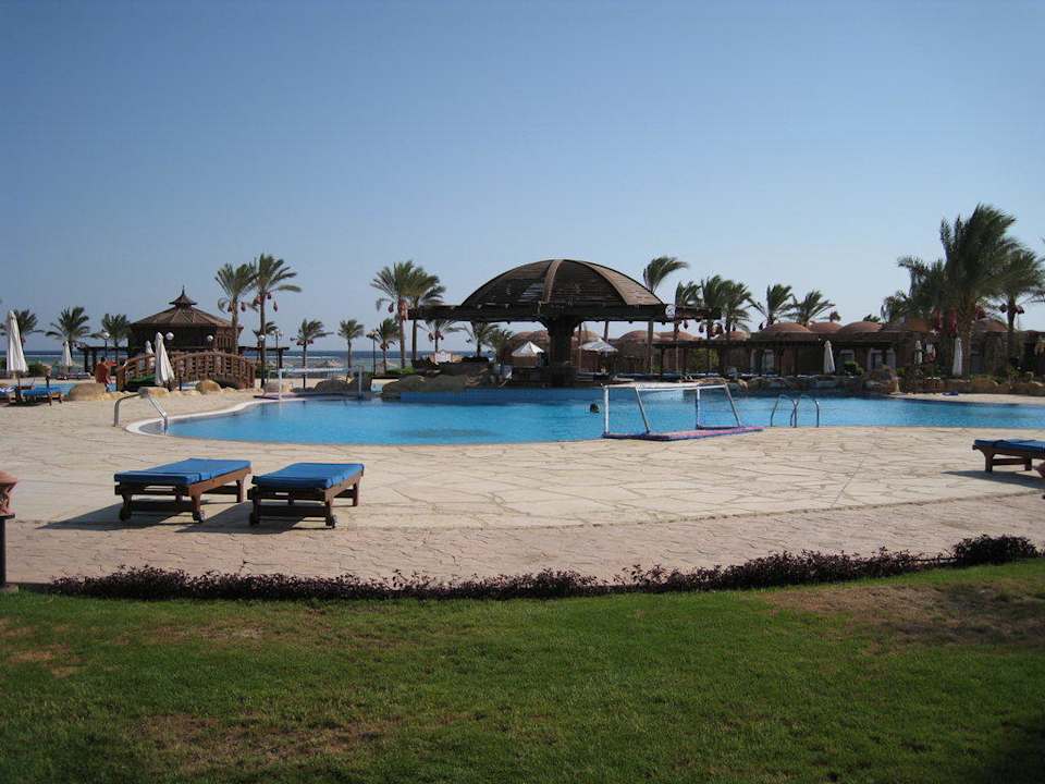 Pool mit Pergola Swisstouch Oriental Resort Marsa Alam
