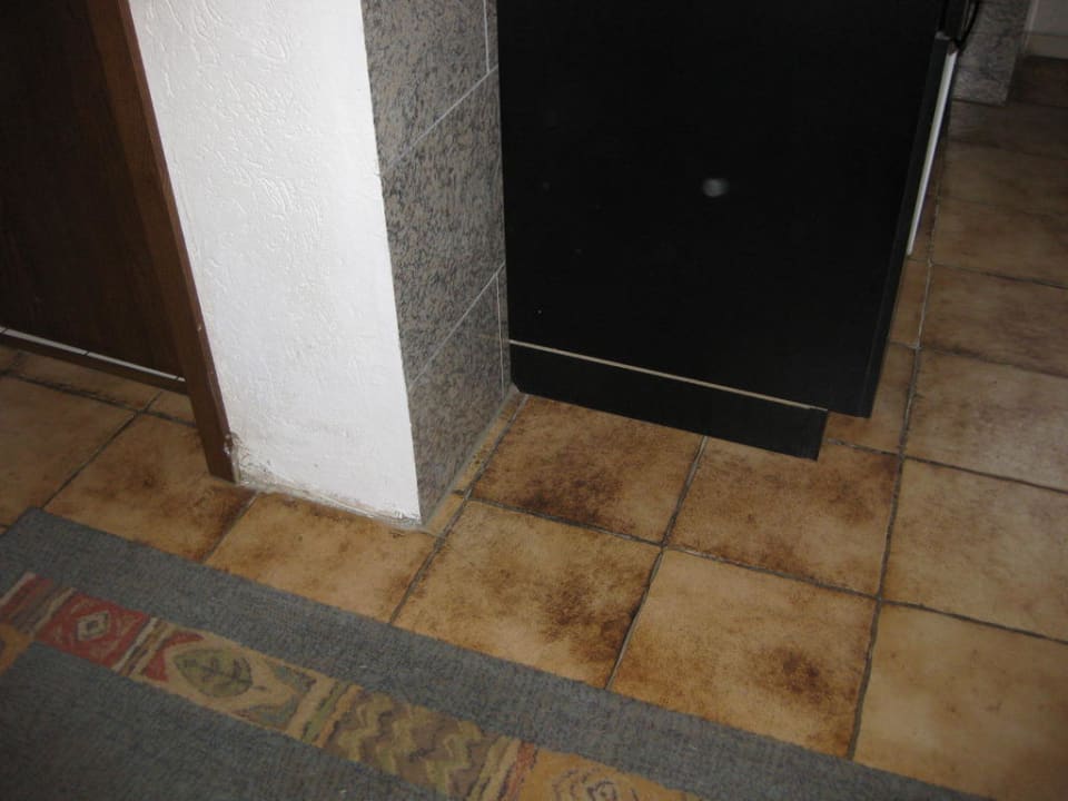 Verlegte Kabel im Fußleistenbereich Gästehaus Marietta