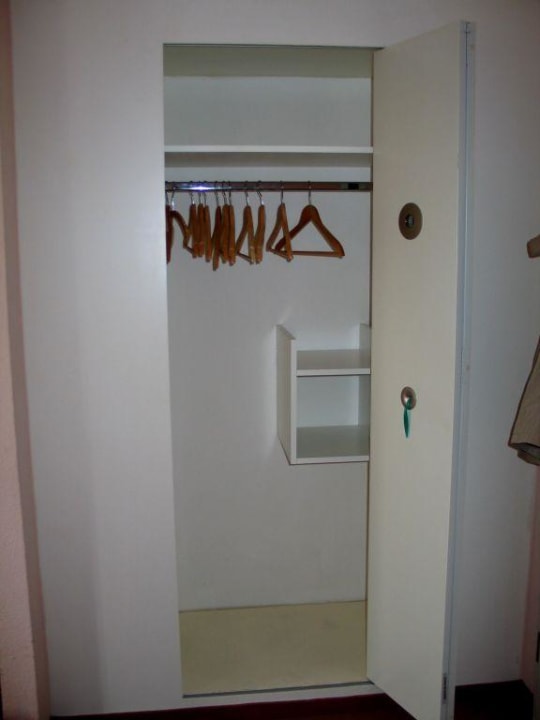 Schrank im Doppelzimmer Erzgebirgshotel Freiberger Höhe