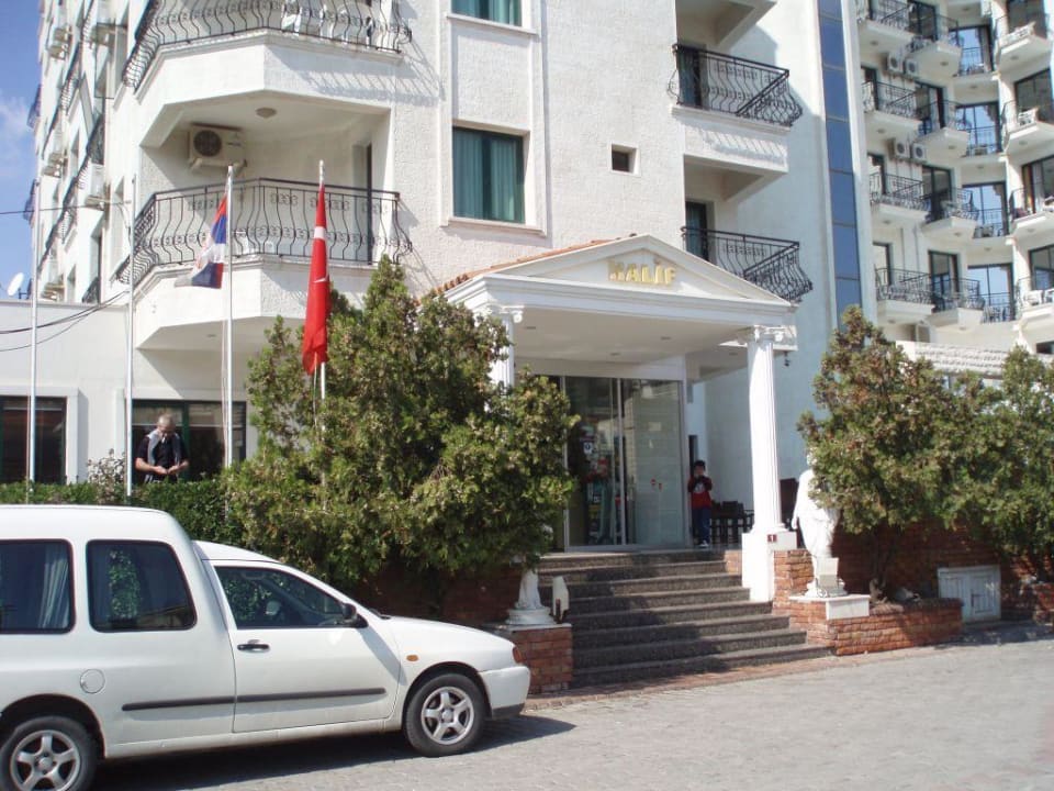 Der Eingang des Hotels Hotel Kalif