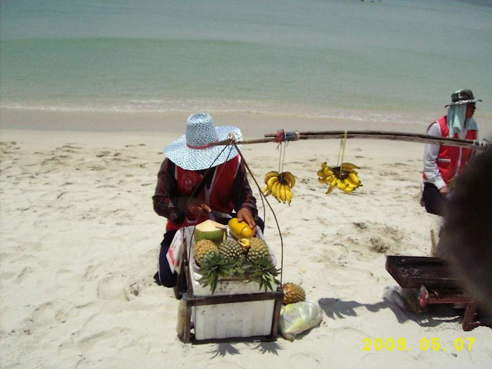 Obstverkäufer am Strand Banana Fan Sea Resort