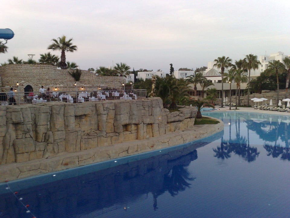 Blick auf Ruhepool und Sofra Monachus Family Resort Sorgun