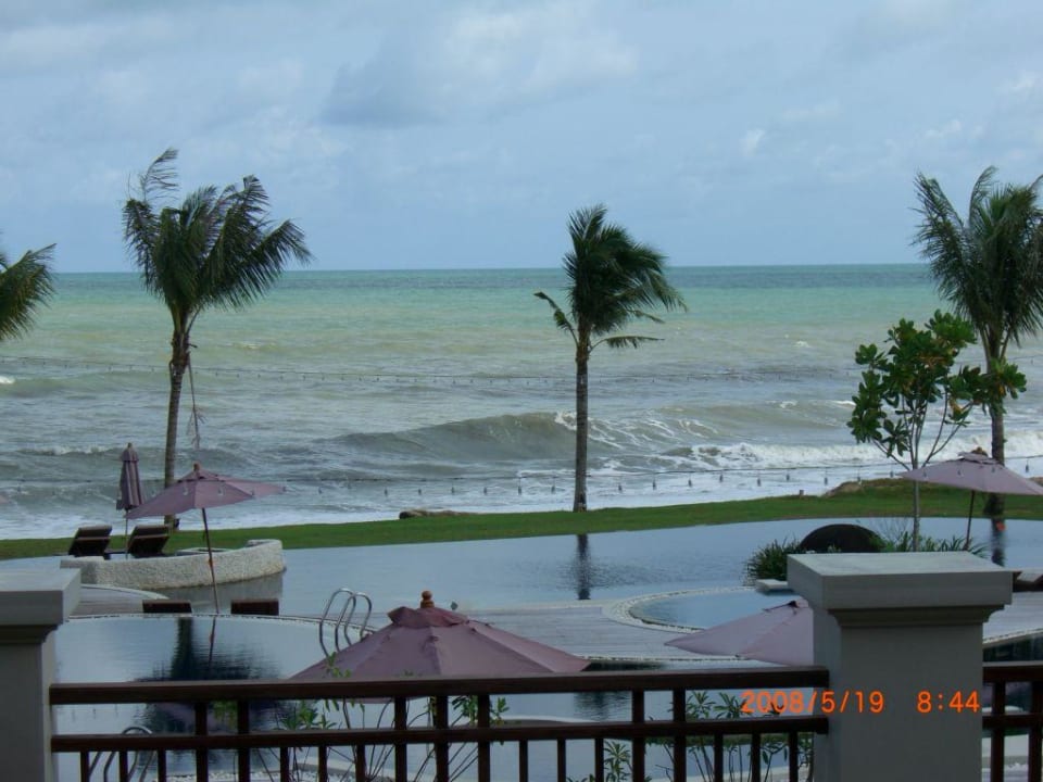 Blick auf Pool und Meer Khaolak Laguna Resort