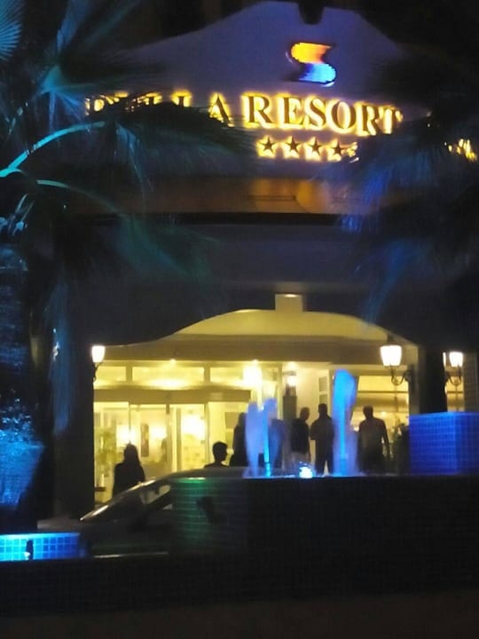 Am Eingang Bella Resort & Spa