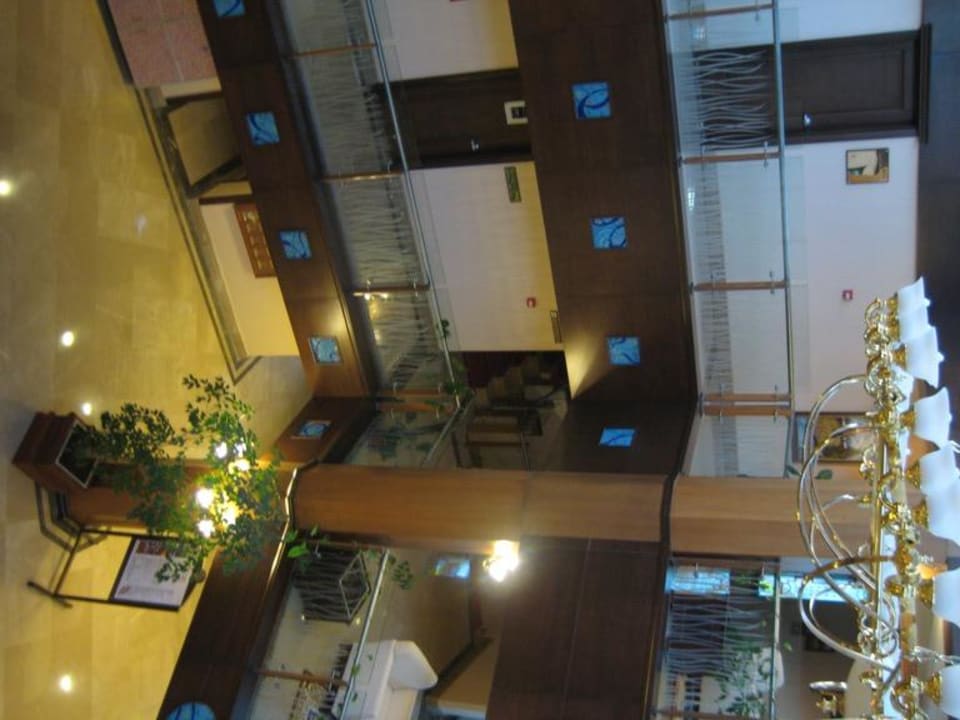 Lobby Latanya Park Resort