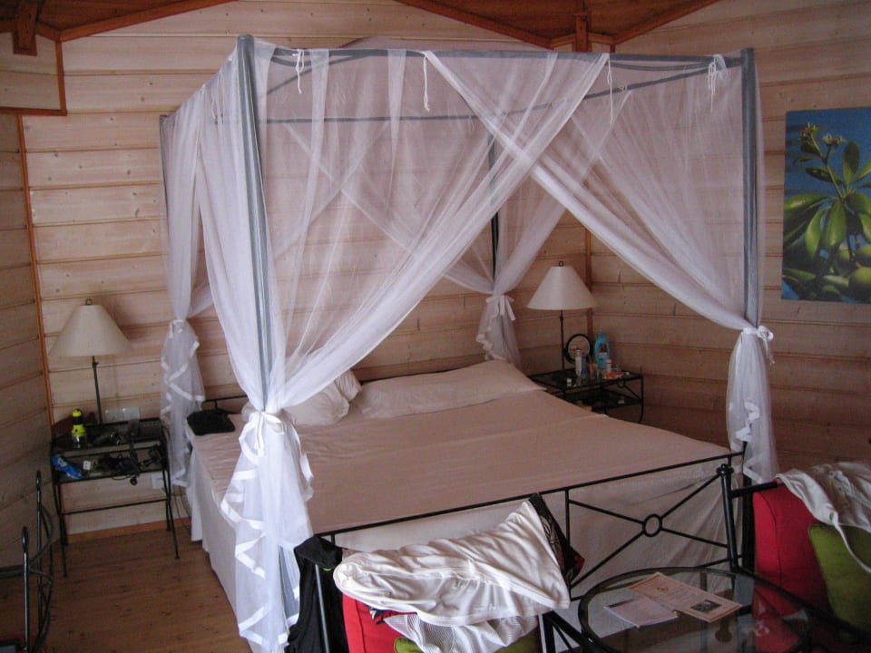 Bett Kuredu Island Resort & Spa