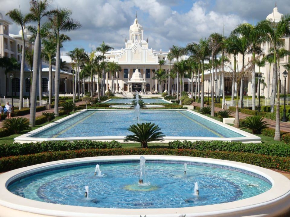 Gartenanlage mit Springbrunnen Hotel Riu Palace Punta Cana