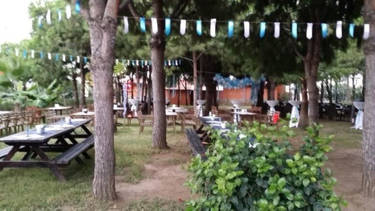 Oktoberfest-Dekoration Club Turtas Beach Hotel