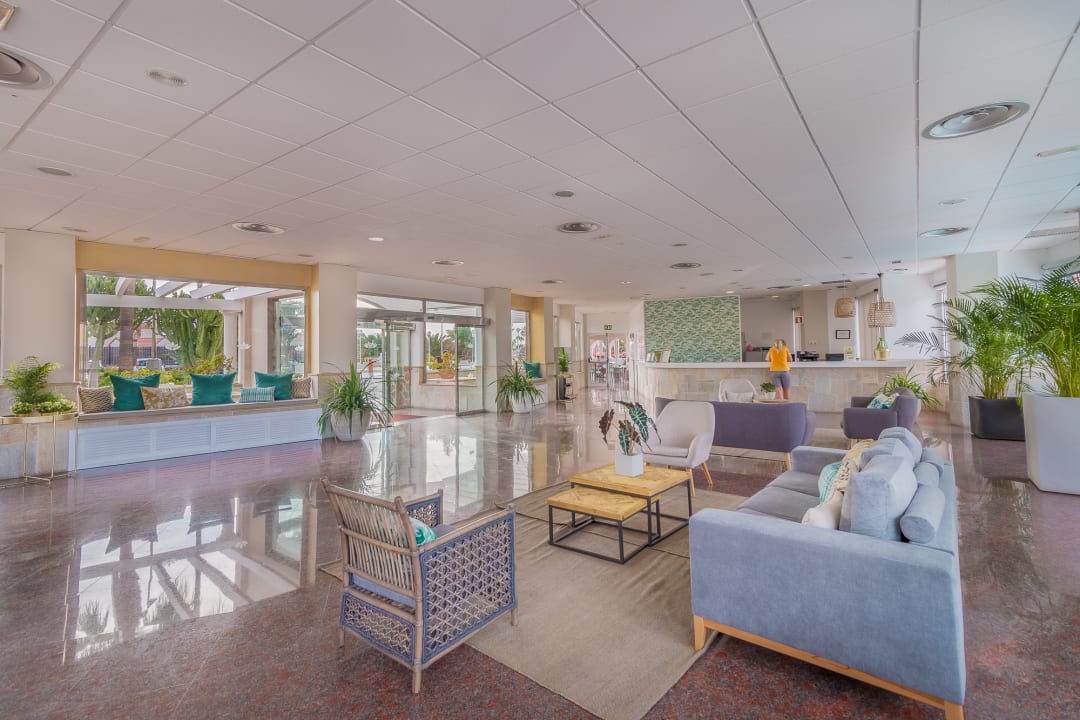 Lobby Hotel LIVVO Koala Garden