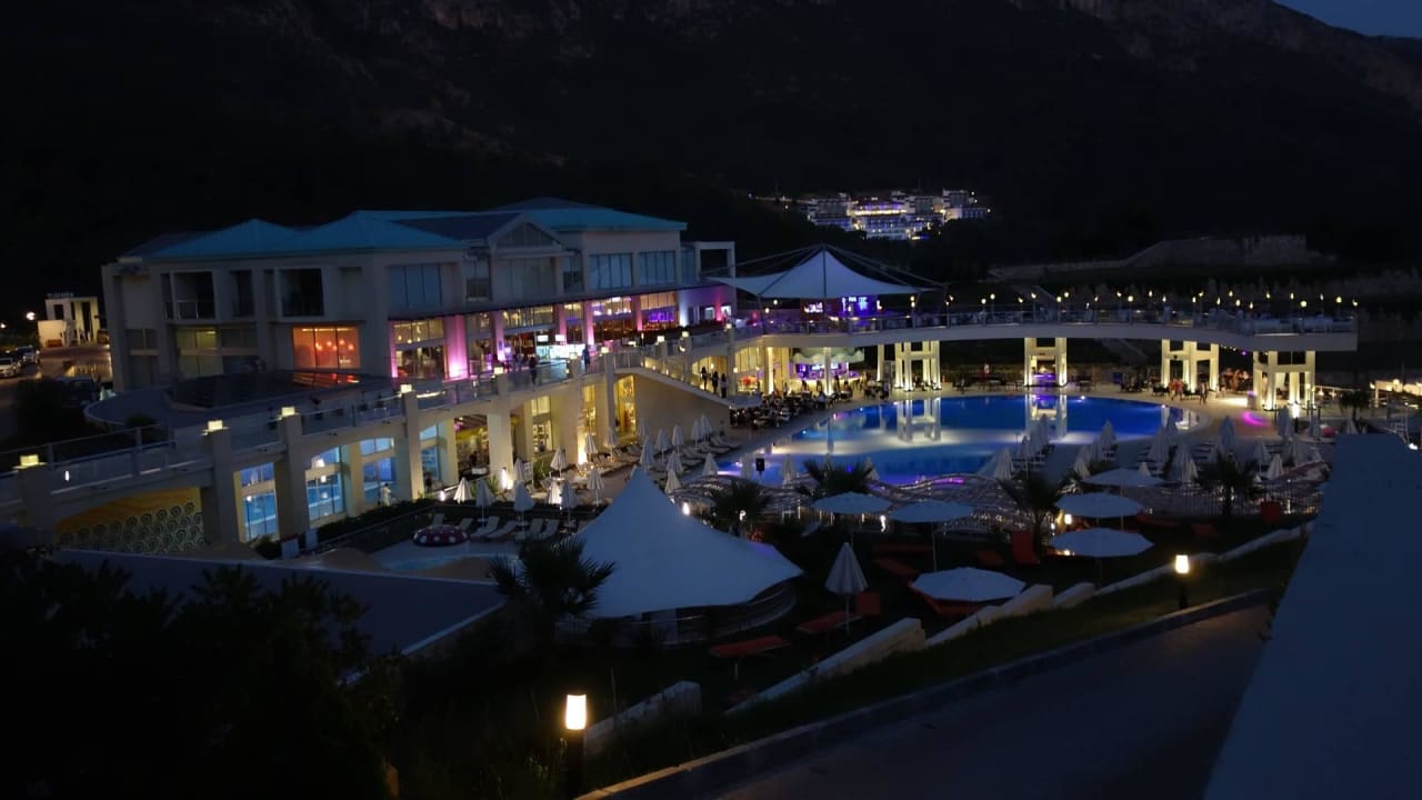 Pool bei Nacht Orka Sunlife Resort & Spa