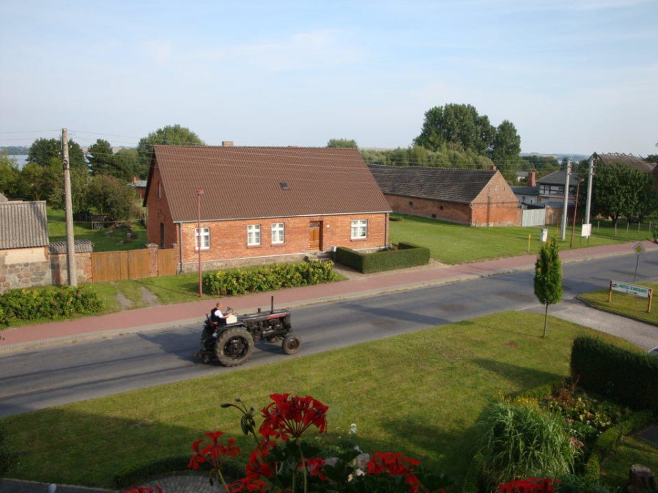 Ausblick zur Strasse Zimmer 31 Hotel am Uckersee