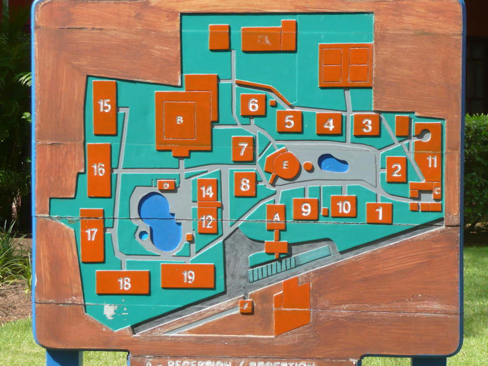 Hotelübersichtskarte am Eingang BelleVue Dominican Bay