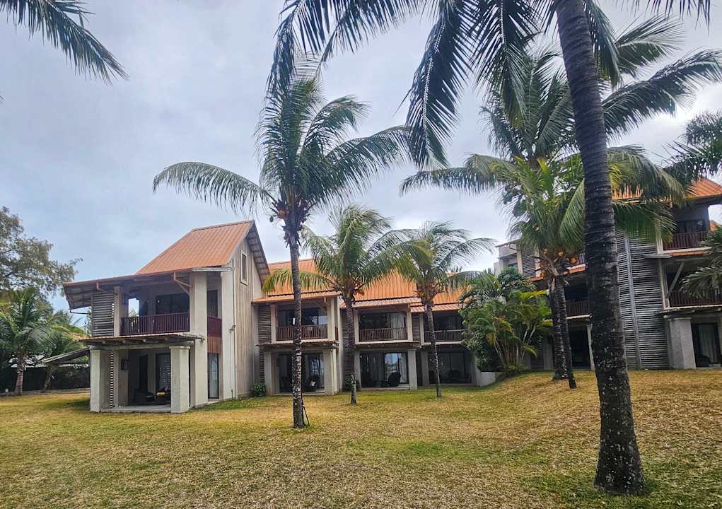 Außenansicht Crystals Beach Resort Belle Mare, a member of Radisson Individuals