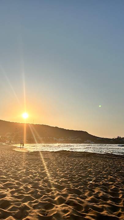 Strand Nami Hotel & Suites