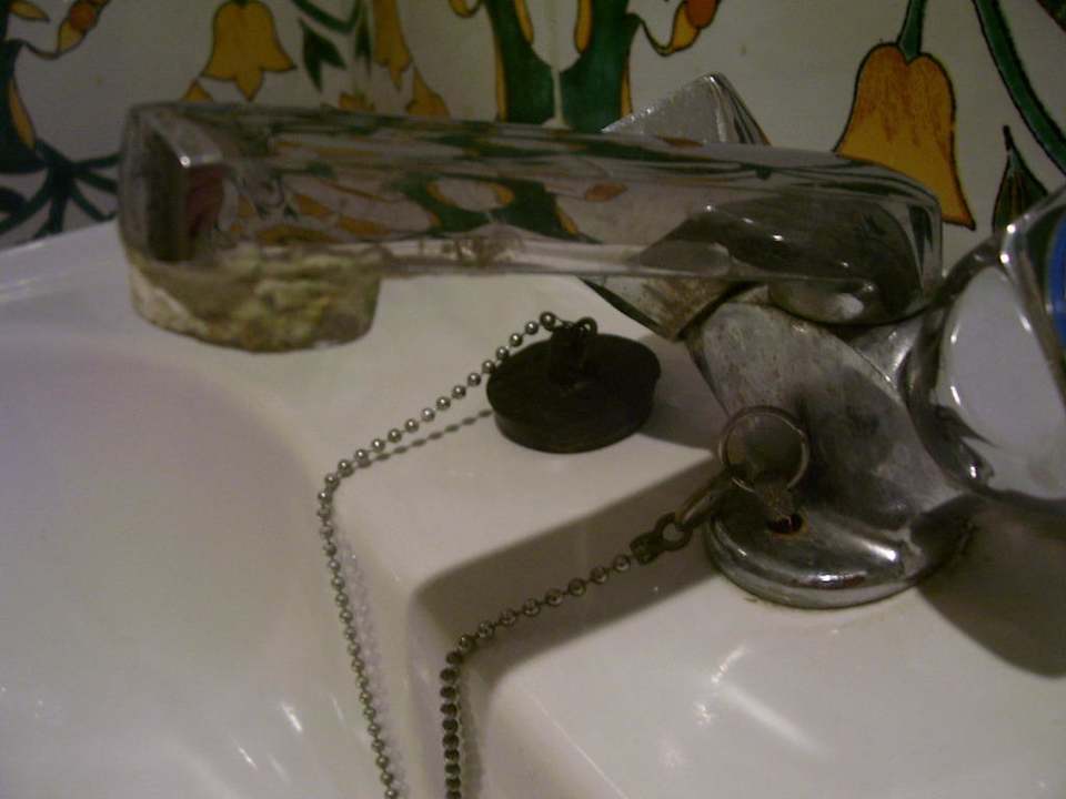 Kalk und Rost an der Badarmatur Alassio Hotel and Thalasso