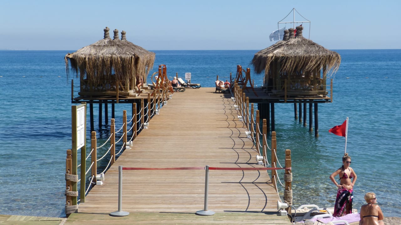 Privtpier Crystal Flora Beach Resort