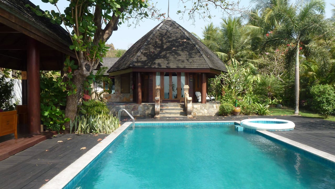 Pool vor der Villa Aureum Palace Hotels & Resorts Ngapali